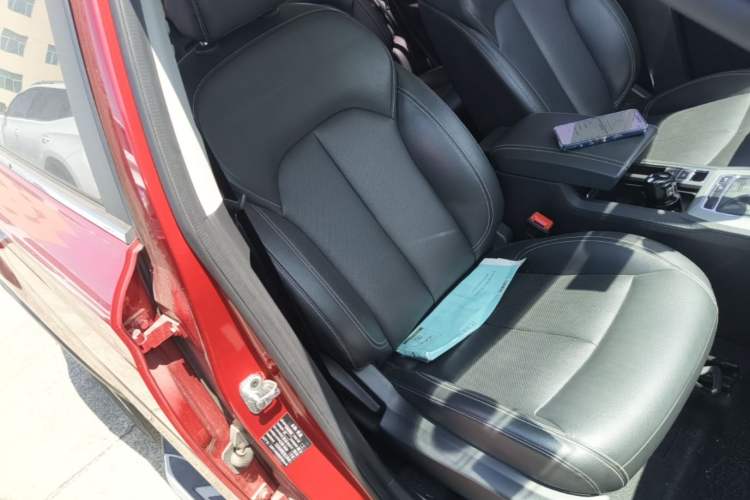Used Roewe RX5 2018 20T Two-Wheel Drive Automatic Internet Smart Edition Right Front Seat
