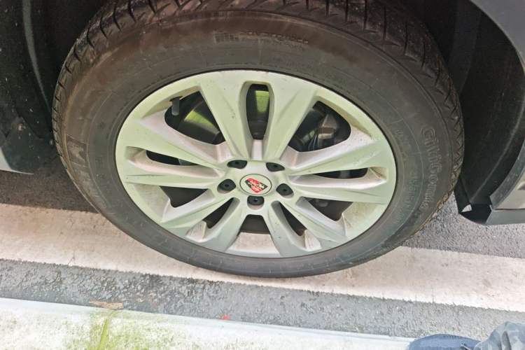 Used Roewe RX5 2018 20T Two-Wheel Drive Automatic Internet Smart Edition Right Front Wheel Hub