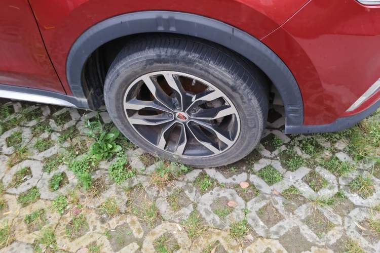 Used Roewe RX5 2018 20T Two-Wheel Drive Automatic Internet Smart Luxury Edition Right Front Wheel Hub