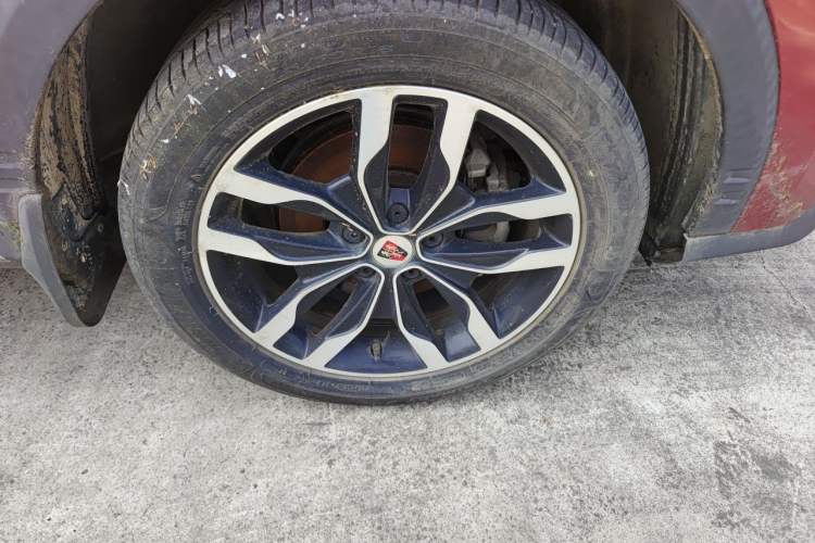 Used Roewe RX5 2018 20T Two-Wheel Drive Automatic Internet Smart Luxury Edition Right Front Wheel Hub