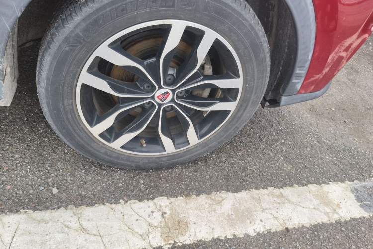 Used Roewe RX5 2018 30T Two-Wheel Drive Automatic Internet Platinum Edition Right Front Wheel Hub