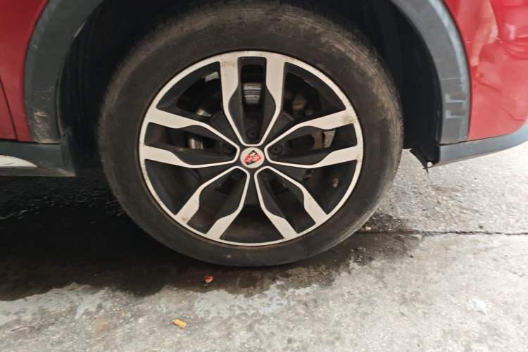 Used Roewe RX5 2018 30T Two-Wheel Drive Automatic Internet Platinum Edition Right Front Wheel Hub