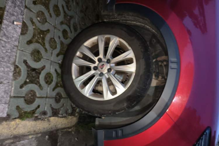 Used Roewe RX5 2018 20T Two-Wheel Drive Automatic Flagship Edition Right Front Wheel Hub