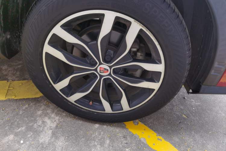 Used Roewe RX5 2018 20T Two-Wheel Drive Automatic Internet Smart Edition Right Front Wheel Hub