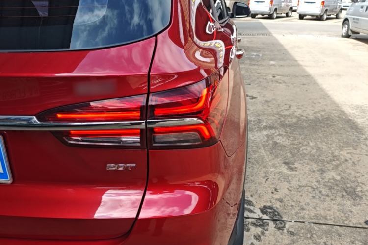 Used Roewe RX5 2018 20T Two-Wheel Drive Manual Internet Smart Edition Right Rear Taillight