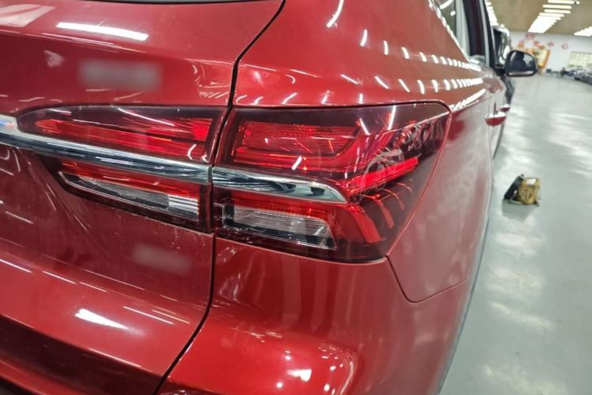 Used Roewe RX5 2018 30T Two-Wheel Drive Automatic Internet Smart Edition Right Rear Taillight