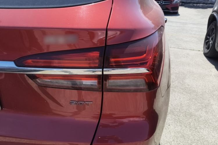 Used Roewe RX5 2018 20T Two-Wheel Drive Automatic Internet Smart Edition Right Rear Taillight