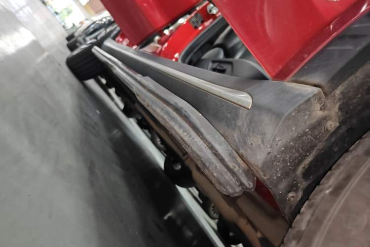 Used Roewe RX5 2018 30T Two-Wheel Drive Automatic Internet Smart Edition Right Side Sill