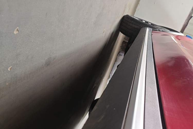 Used Roewe RX5 2018 30T Two-Wheel Drive Automatic Internet Platinum Edition Right Side Sill