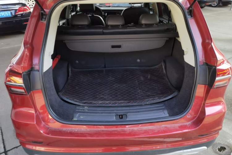 Used Roewe RX5 2018 20T Two-Wheel Drive Automatic Internet Smart Edition Trunk