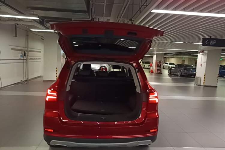 Used Roewe RX5 2018 20T Two-Wheel Drive Automatic Flagship Edition Trunk