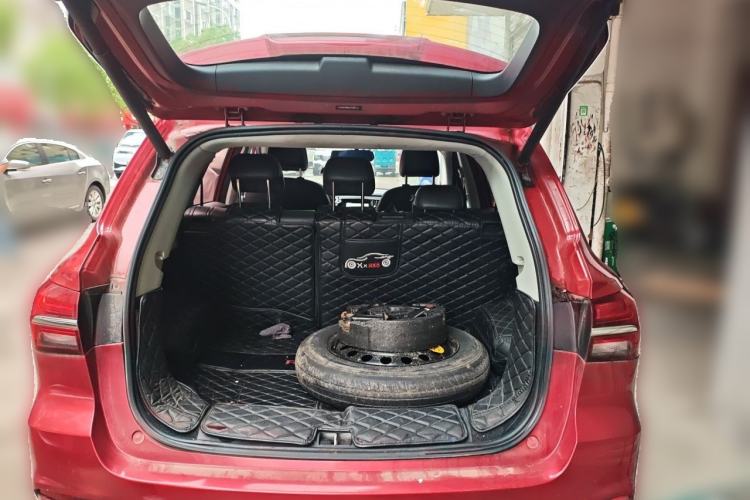 Used Roewe RX5 2018 30T Two-Wheel Drive Automatic Internet Platinum Edition Trunk