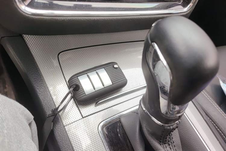 Used Roewe RX5 2018 20T Two-Wheel Drive Automatic Internet Smart Luxury Edition Vehicle Key