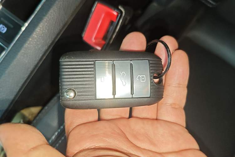 Used Roewe RX5 2018 30T Two-Wheel Drive Automatic Internet Platinum Edition Vehicle Key