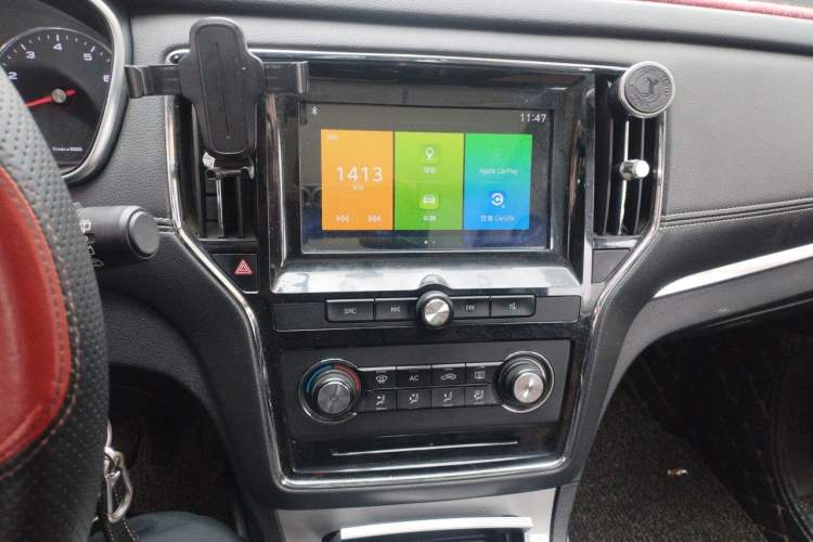 Used Roewe RX5 2018 20T Two-Wheel Drive Manual Flagship Edition Audio And AC Panel