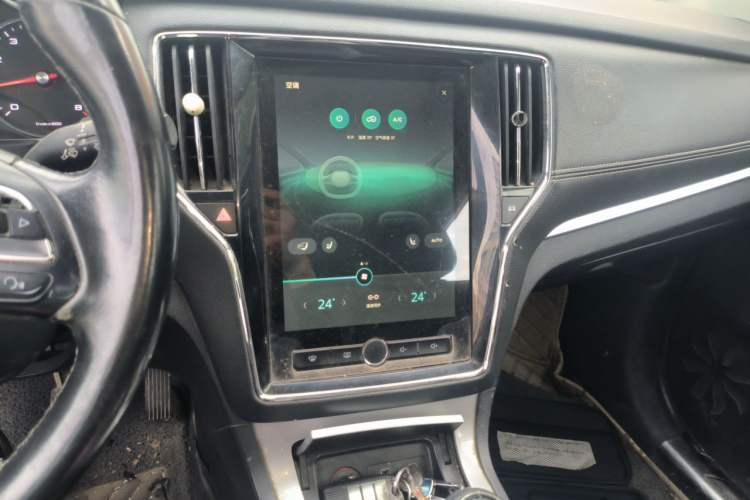 Used Roewe RX5 2018 20T Two-Wheel Drive Manual Internet Smart Edition Audio And AC Panel