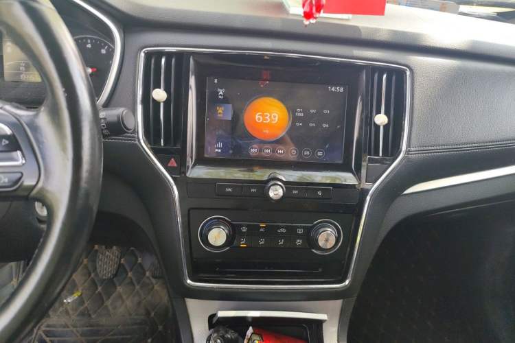 Used Roewe RX5 2018 20T Two-Wheel Drive Manual Flagship Edition Audio And AC Panel