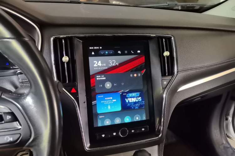 Used Roewe RX5 2018 30T Two-Wheel Drive Automatic Internet Smart Edition Audio And AC Panel
