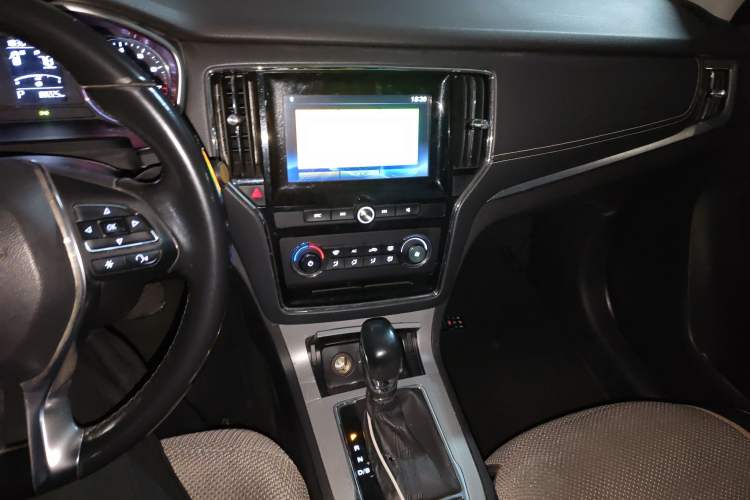 Used Roewe RX5 2018 20T Two-Wheel Drive Automatic Flagship Edition Audio And AC Panel