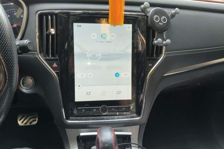 Used Roewe RX5 2018 20T Two-Wheel Drive Automatic Internet Smart Edition Audio And AC Panel