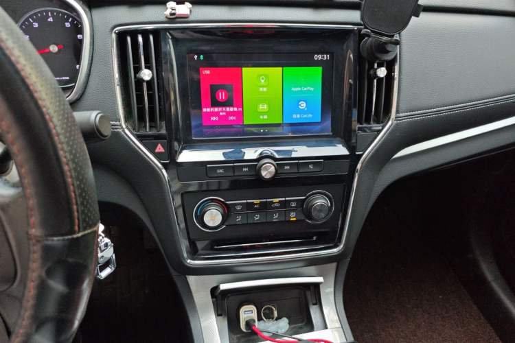 Used Roewe RX5 2018 20T Two-Wheel Drive Manual Flagship Edition Audio And AC Panel