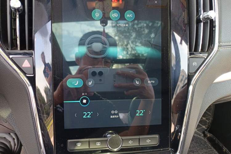 Used Roewe RX5 2018 30T Two-Wheel Drive Automatic Internet Platinum Edition Audio And AC Panel