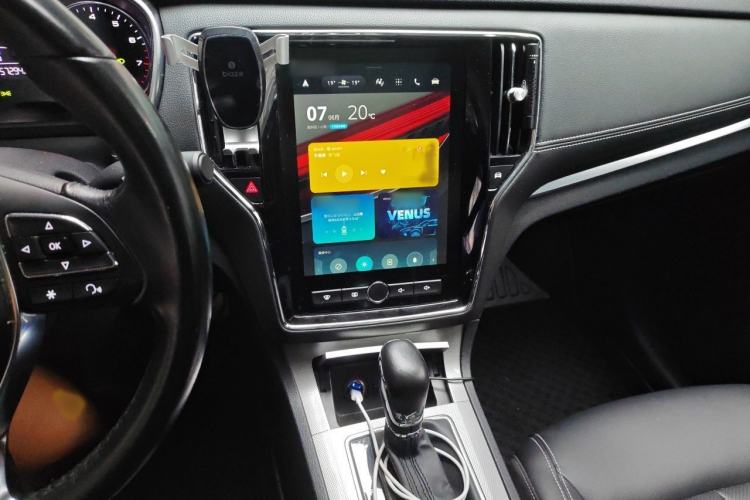 Used Roewe RX5 2018 20T Two-Wheel Drive Automatic Internet Smart Edition Audio And AC Panel