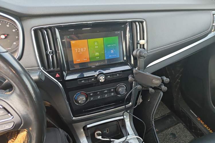 Used Roewe RX5 2018 20T Two-Wheel Drive Manual Flagship Edition Audio And AC Panel
