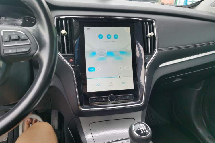 Used Roewe RX5 2018 20T Two-Wheel Drive Manual Internet Smart Edition Audio And AC Panel