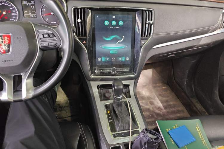 Used Roewe RX5 2018 20T Two-Wheel Drive Automatic Internet Smart Edition Audio And AC Panel