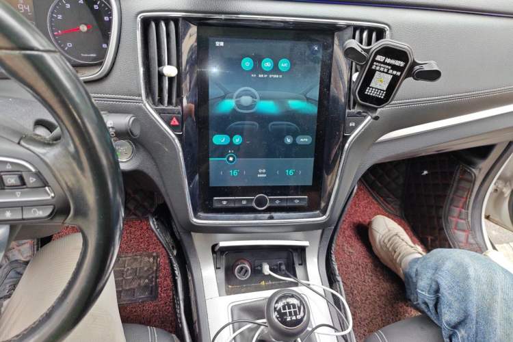 Used Roewe RX5 2018 20T Two-Wheel Drive Manual Internet Elite Edition Audio And AC Panel