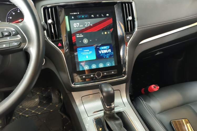 Used Roewe RX5 2018 20T Two-Wheel Drive Automatic Internet Smart Edition Audio And AC Panel
