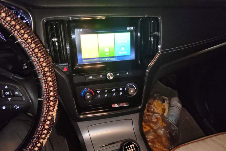 Used Roewe RX5 2018 20T Two-Wheel Drive Manual Flagship Edition Audio And AC Panel