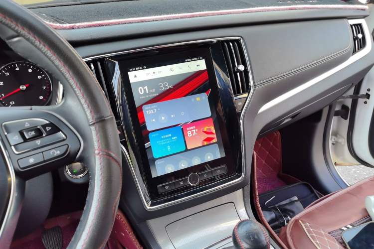 Used Roewe RX5 2018 20T Two-Wheel Drive Manual Internet Smart Edition Audio And AC Panel
