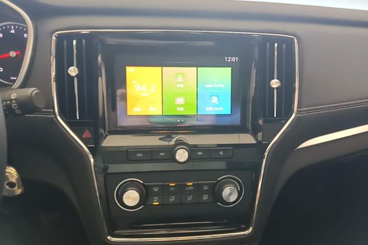 Used Roewe RX5 2018 20T Two-Wheel Drive Manual Flagship Edition Audio And AC Panel
