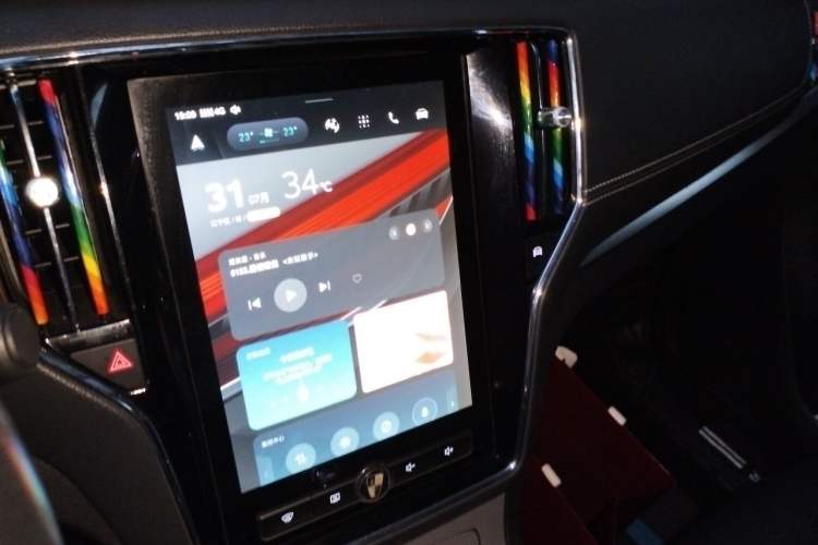 Used Roewe RX5 2018 20T Two-Wheel Drive Automatic Internet Smart Edition Audio And AC Panel