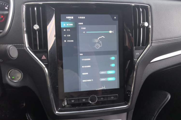 Used Roewe RX5 2018 20T Two-Wheel Drive Automatic Internet Smart Edition Audio And AC Panel