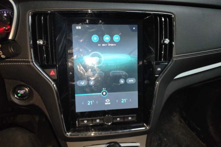 Used Roewe RX5 2018 20T Two-Wheel Drive Automatic Internet Smart Edition Audio And AC Panel