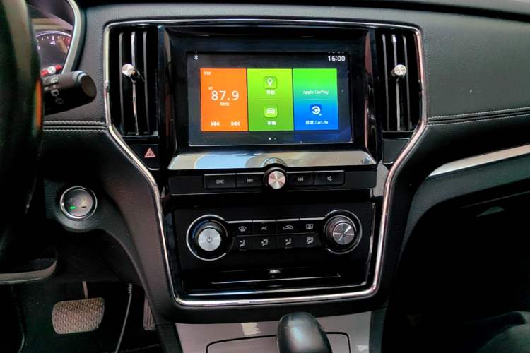 Used Roewe RX5 2018 20T Two-Wheel Drive Automatic Flagship Edition Audio And AC Panel