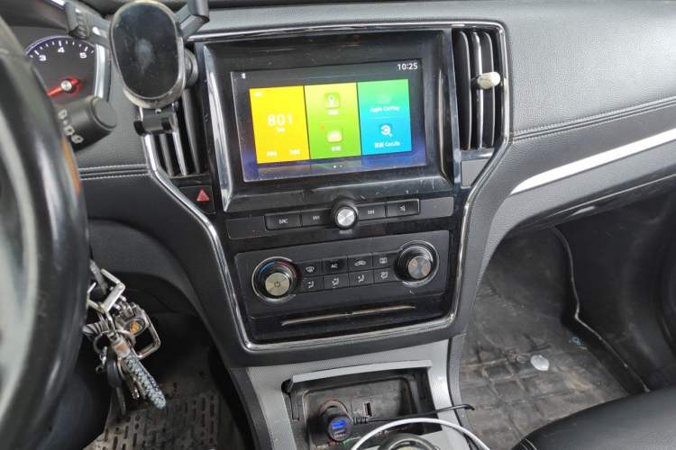 Used Roewe RX5 2018 20T Two-Wheel Drive Manual Flagship Edition Audio And AC Panel