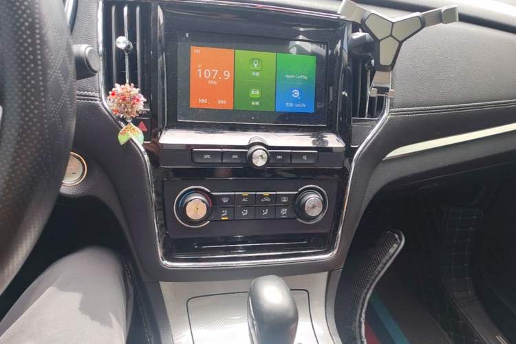 Used Roewe RX5 2018 20T Two-Wheel Drive Automatic Flagship Edition Audio And AC Panel