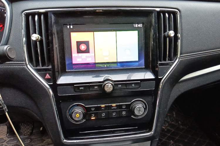 Used Roewe RX5 2018 20T Two-Wheel Drive Manual Flagship Edition Audio And AC Panel