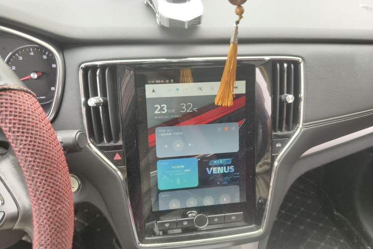Used Roewe RX5 2018 20T Two-Wheel Drive Automatic Internet Smart Edition Audio And AC Panel