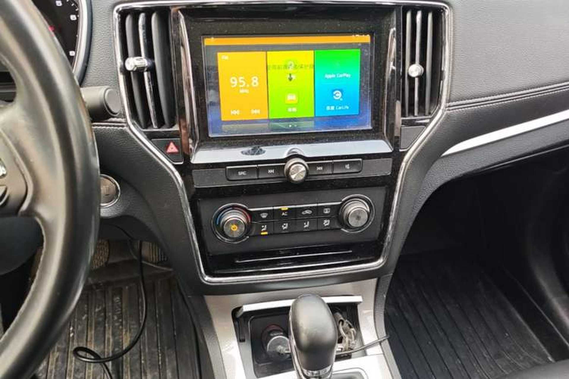 Used Roewe RX5 2018 20T Two-Wheel Drive Automatic Flagship Edition Audio And AC Panel