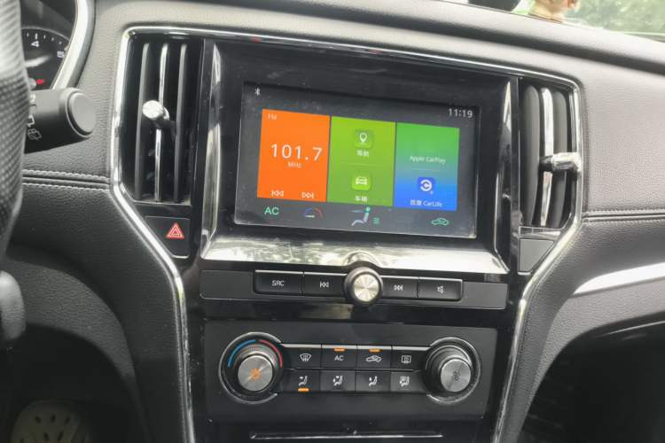 Used Roewe RX5 2018 20T Two-Wheel Drive Manual Flagship Edition Audio And AC Panel