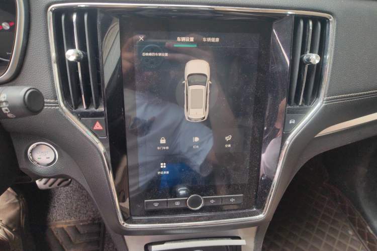 Used Roewe RX5 2018 20T Two-Wheel Drive Automatic Internet Smart Edition Audio And AC Panel