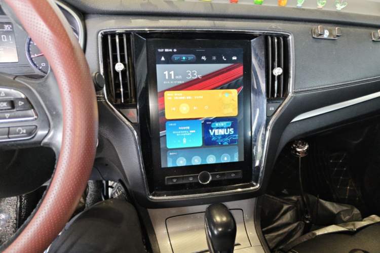 Used Roewe RX5 2018 20T Two-Wheel Drive Automatic Internet Smart Edition Audio And AC Panel