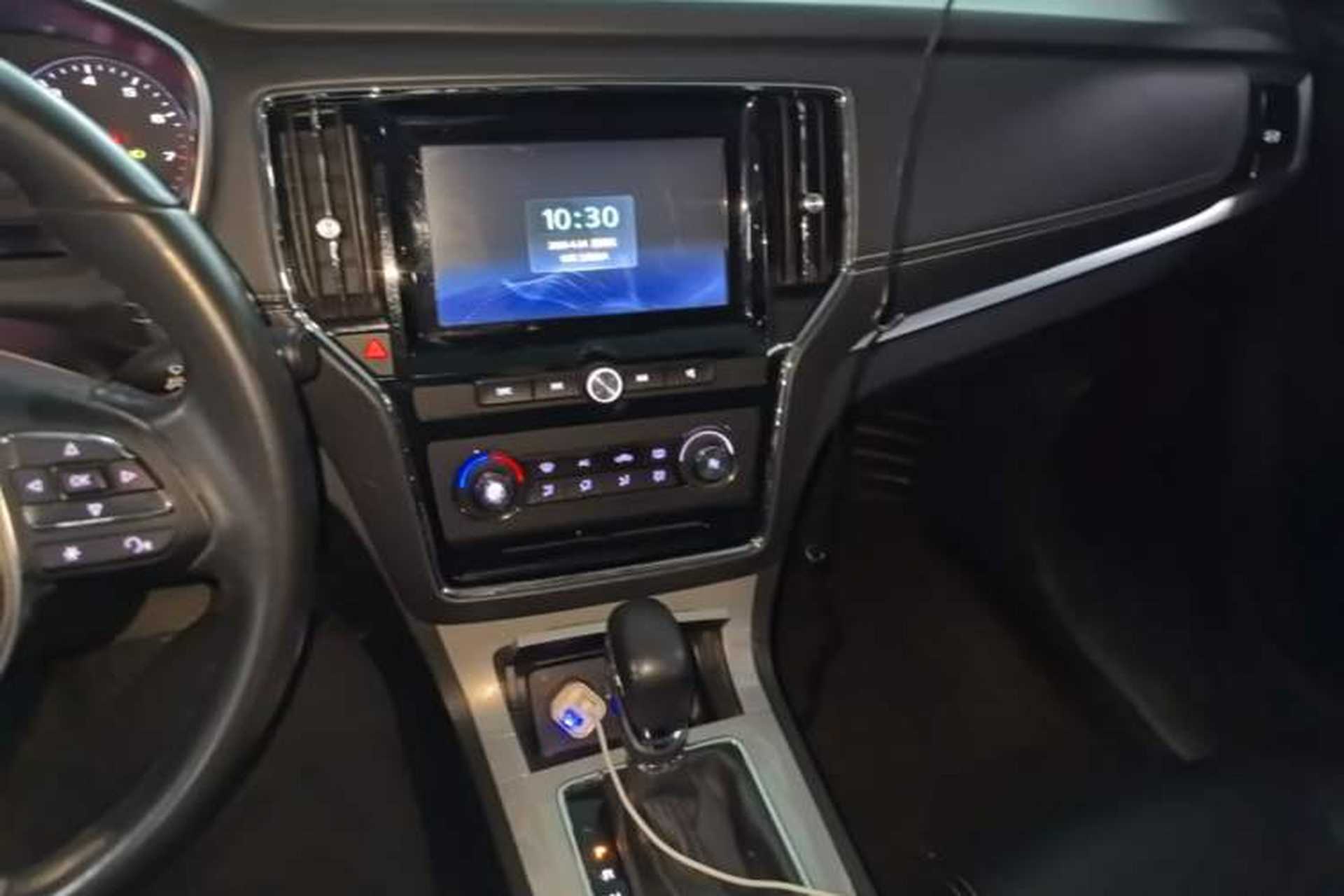 Used Roewe RX5 2018 20T Two-Wheel Drive Automatic Flagship Edition Audio And AC Panel