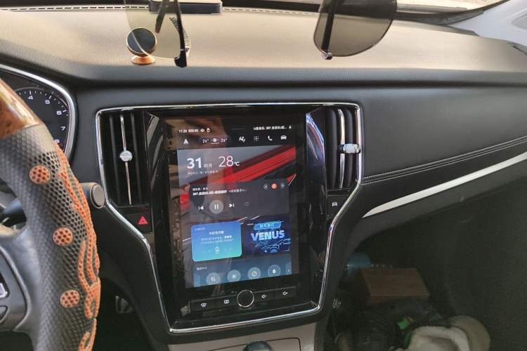 Used Roewe RX5 2018 20T Two-Wheel Drive Automatic Internet Smart Edition Audio And AC Panel