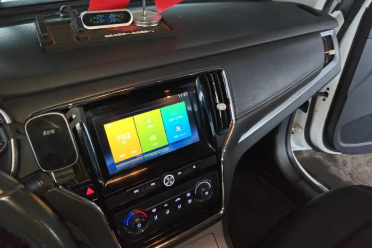 Used Roewe RX5 2018 20T Two-Wheel Drive Manual Flagship Edition Audio And AC Panel